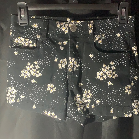 I’m selling Jean shorts - Picture 1 of 2